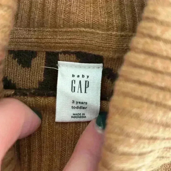 Adorable GAP Toddler Leopard Brushed Turtleneck Sweater - Picture 3 of 4